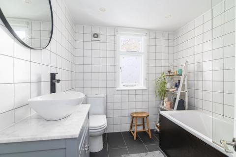 3 bedroom maisonette to rent, Forburg Road, London