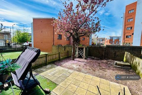 2 bedroom flat to rent, Ashdown House, London, E5