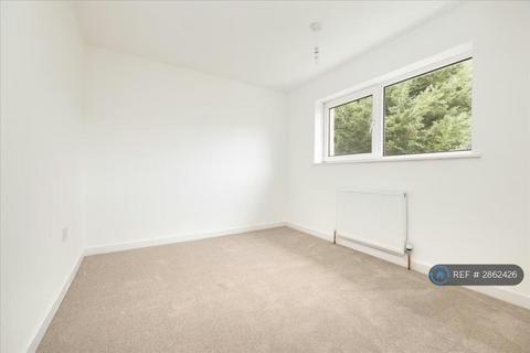 4 bedroom semi-detached house to rent, Campwood View, Dalkeith, EH22