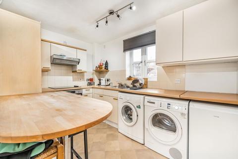 Studio to rent, Lodgehill Park Close, Harrow HA2