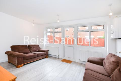 6 bedroom terraced house to rent, Ferry Street, London E14