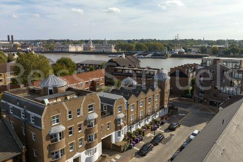 6 bedroom terraced house to rent, Ferry Street, London E14