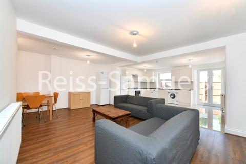 6 bedroom terraced house to rent, Lockesfield Place, Isle of dogs, London E14