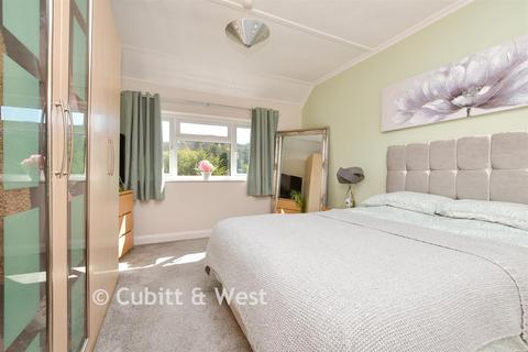 3 bedroom detached house for sale, Tillingdown Hill, Caterham CR3