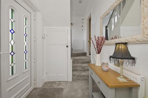 3 bedroom end of terrace house for sale, Garwick Terrace, Halifax