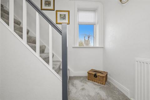 3 bedroom end of terrace house for sale, Garwick Terrace, Halifax
