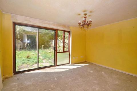 1 bedroom maisonette for sale, Furzton, Milton Keynes MK4