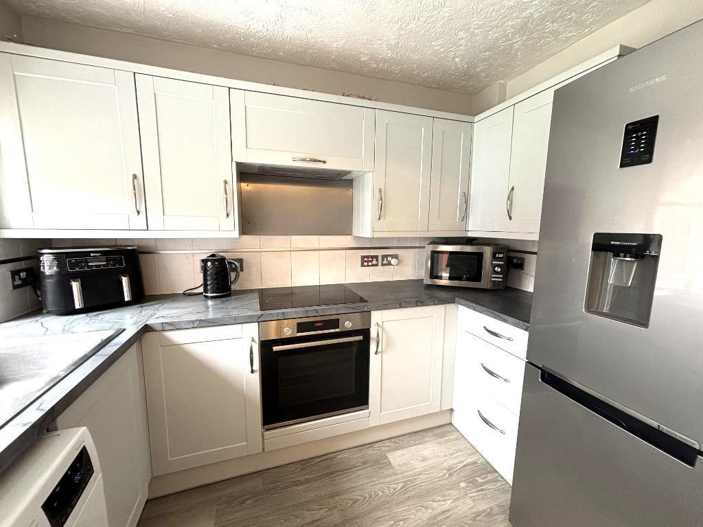 Bushmead, Luton LU2 3 bed end of terrace house for sale - £320,000