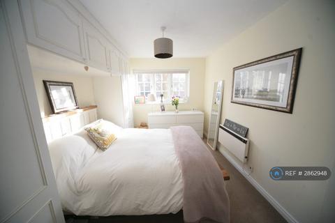 2 bedroom flat to rent, Selhurst Close, Wimbledon, SW19