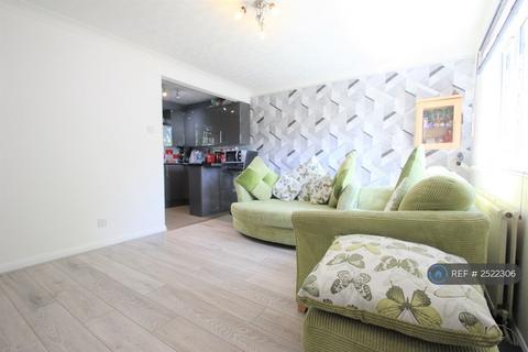 2 bedroom maisonette to rent, Padcroft Road, West Drayton, UB7
