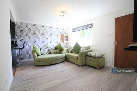 2 bedroom maisonette to rent, Padcroft Road, West Drayton, UB7