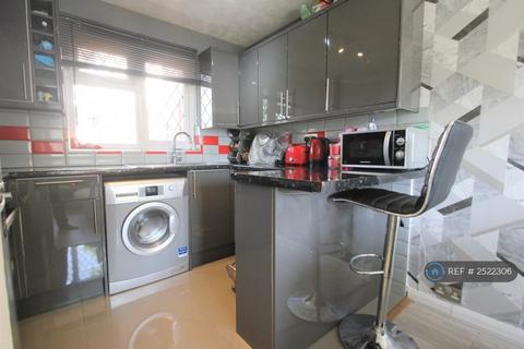 2 bedroom maisonette to rent, Padcroft Road, West Drayton, UB7