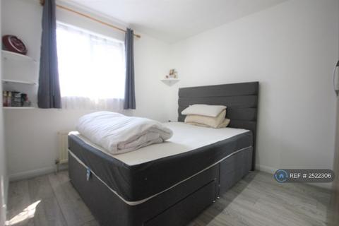 2 bedroom maisonette to rent, Padcroft Road, West Drayton, UB7