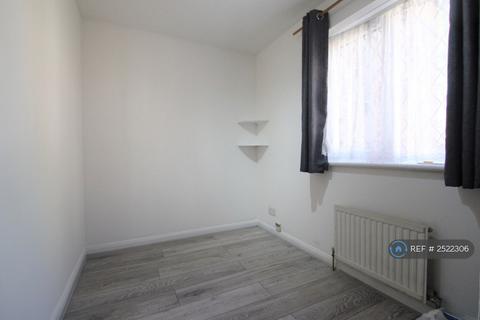 2 bedroom maisonette to rent, Padcroft Road, West Drayton, UB7