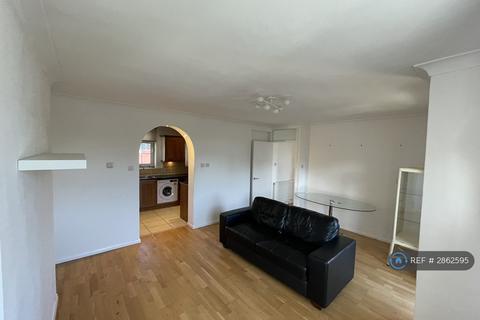 3 bedroom flat to rent, Ferron Road, London, E5