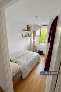 3 bedroom flat to rent, Ferron Road, London, E5