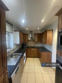 3 bedroom flat to rent, Ferron Road, London, E5