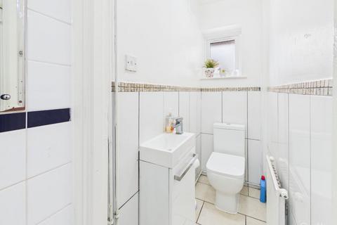 4 bedroom terraced house to rent, Harewood Gardens, South Croydon