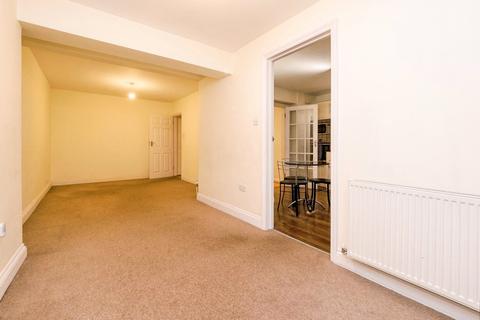 3 bedroom terraced house for sale, Geariesville Gardens, Ilford, IG6