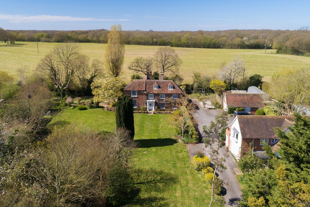 6 bedroom detached house for sale in Ashford