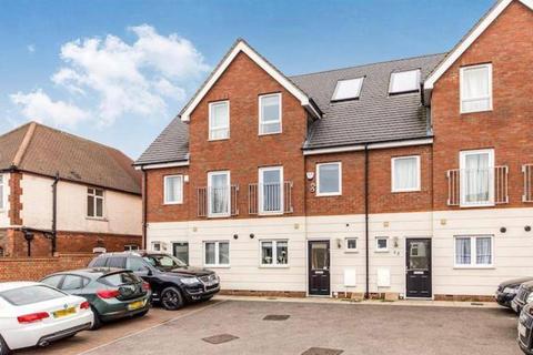 3 bedroom terraced house to rent, Luton LU4