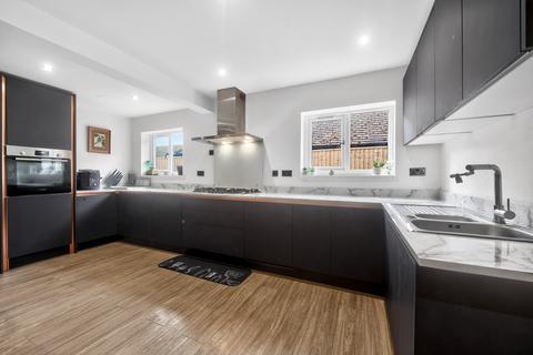 4 bedroom detached bungalow for sale, Bridle Path, Reading, RG8