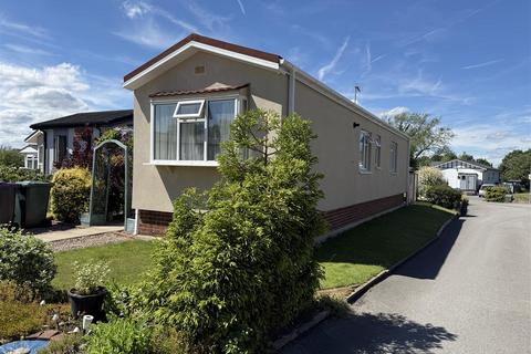 2 bedroom park home for sale, Oak Avenue, Radcliffe-On-Trent, Nottingham