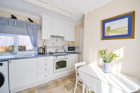 2 bedroom park home for sale, Oak Avenue, Radcliffe-On-Trent, Nottingham