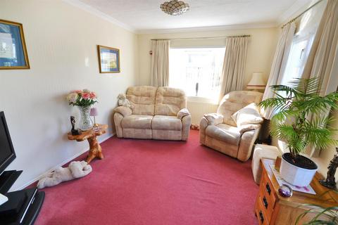2 bedroom park home for sale, Oak Avenue, Radcliffe-On-Trent, Nottingham