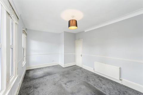 2 bedroom maisonette for sale, Courtenay Road, London