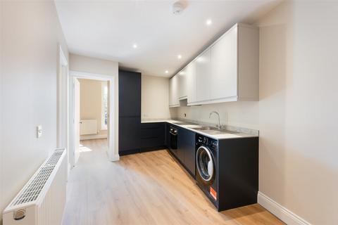 1 bedroom flat to rent, High Street, Epsom KT19