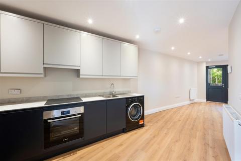1 bedroom flat to rent, High Street, Epsom KT19