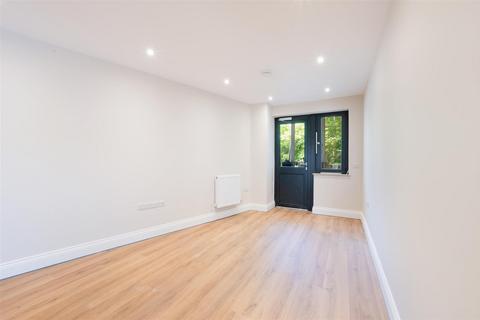 1 bedroom flat to rent, High Street, Epsom KT19