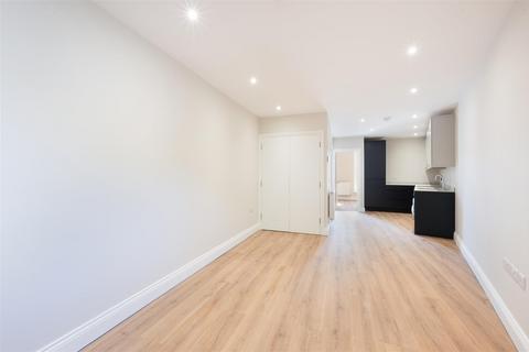 1 bedroom flat to rent, High Street, Epsom KT19