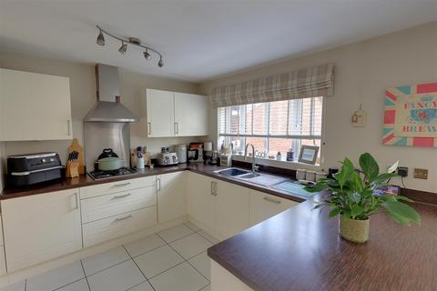 4 bedroom detached house for sale, Meek Road, Newent