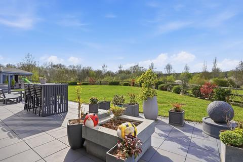 5 bedroom detached house for sale, Ferranti Place, Milton Keynes MK10