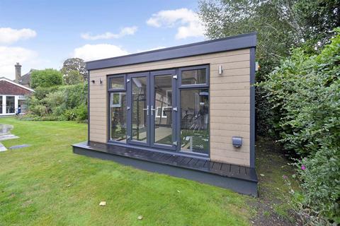 3 bedroom detached house for sale, The Close, Wonersh