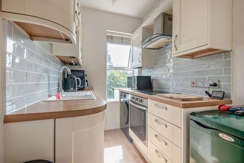 2 bedroom flat for sale, Lansdowne Court, Anstey Road GU34
