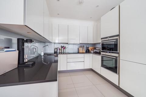 3 bedroom flat for sale, Fortis Green, London, N10