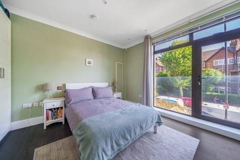 3 bedroom flat for sale, Fortis Green, London, N10