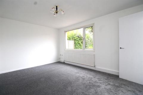 3 bedroom terraced house to rent, Tirrington South Bretton Peterborough