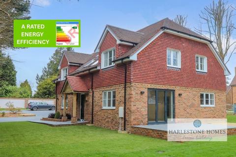 5 bedroom detached house for sale, North Trade Road, Battle, TN33
