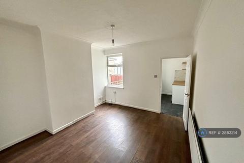 2 bedroom semi-detached house to rent, High Mount Street, Hednesford, WS12