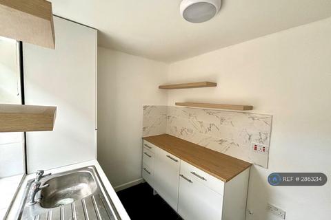 2 bedroom semi-detached house to rent, High Mount Street, Hednesford, WS12