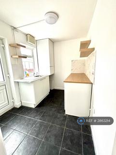 2 bedroom semi-detached house to rent, High Mount Street, Hednesford, WS12