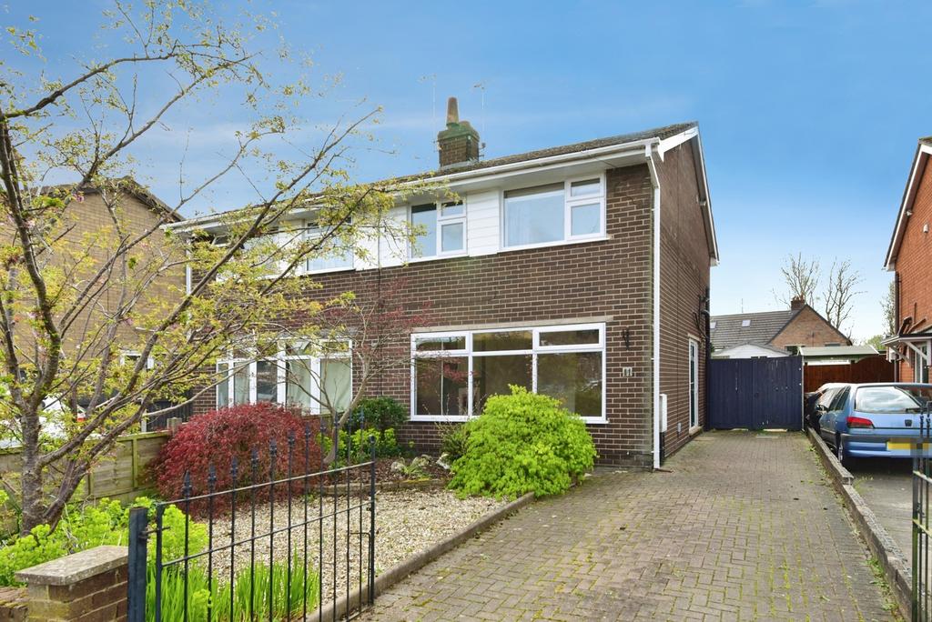 3 bedroom semi-detached house for sale