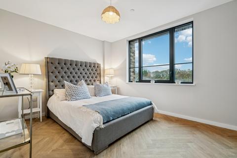 2 bedroom flat for sale, Fallsbrook Road, London