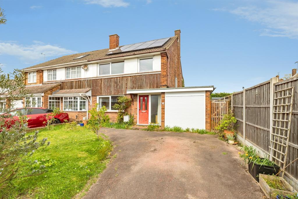 Detached house exterior, driveway