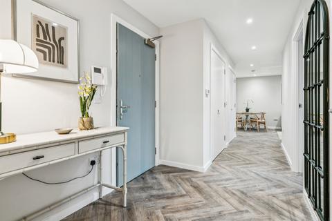2 bedroom flat for sale, Fallsbrook Road, London