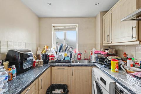 2 bedroom apartment for sale, Station Road, Broxbourne